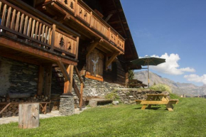 Отель Reine des Aravis - chalet isolé, Флюме